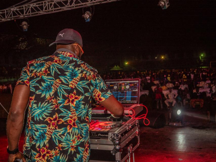 Oritse Femi OCT Sapele Concert With DJ Neptune